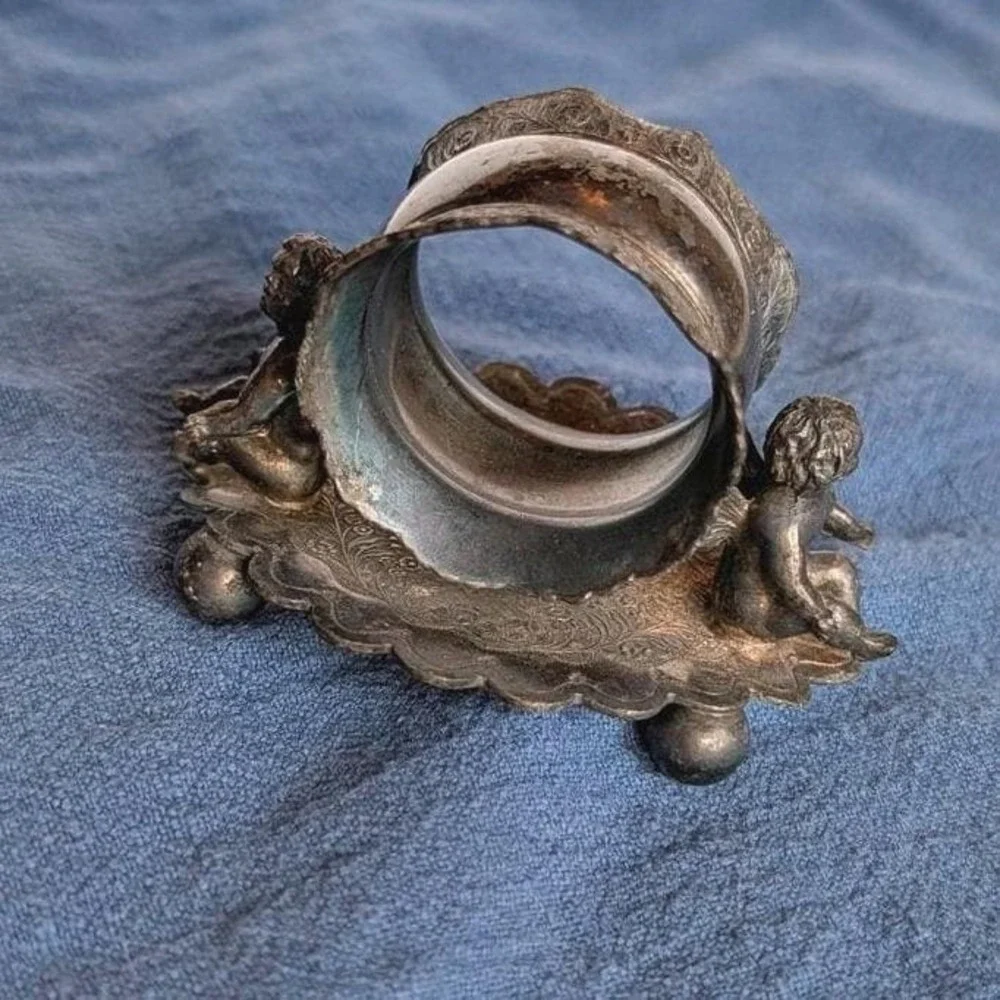 Wilcox Silver Plate Antique Cherub Napkin Ring Quadruple Plate 01536 Victorian